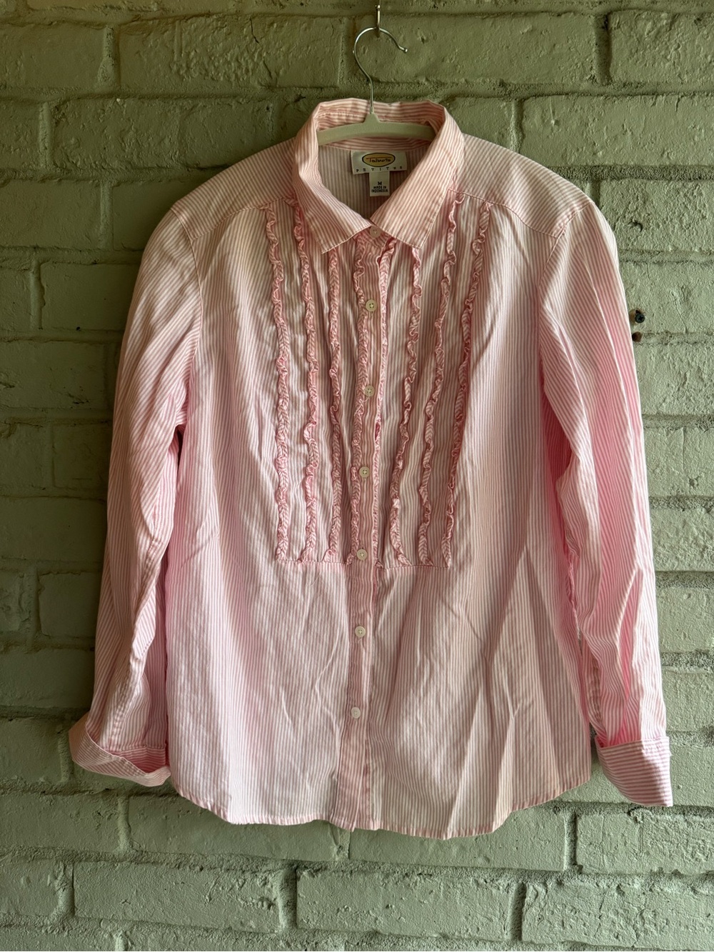 Talbots Petite pink seersucker blouse with Ruffle Front cuffs Sz M